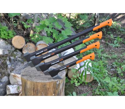 Фото 3678: Топор – колун Fiskars X17 + точилка 120740
